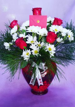 5 gül + papatya + kalp Vazo